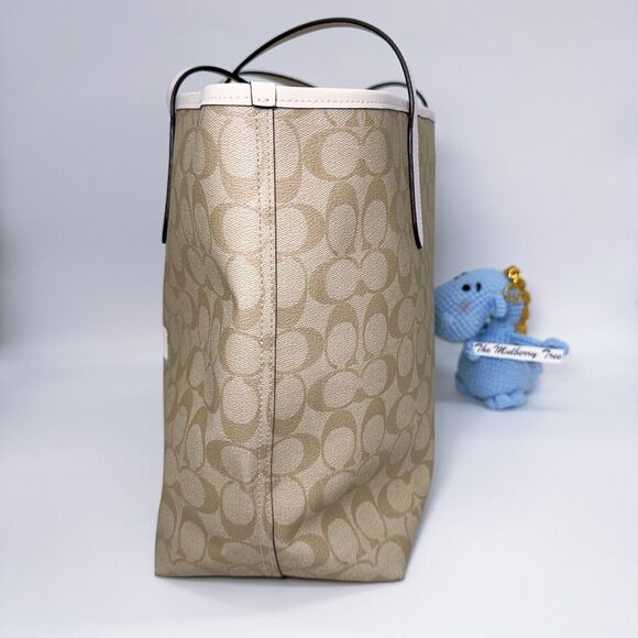 Coach CP052 City Tote In Signature Canvas With Heart Print Khaki NWT Org $398 - Picture 2 of 8